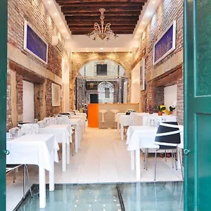 Al Mascaron Ridente Hotel